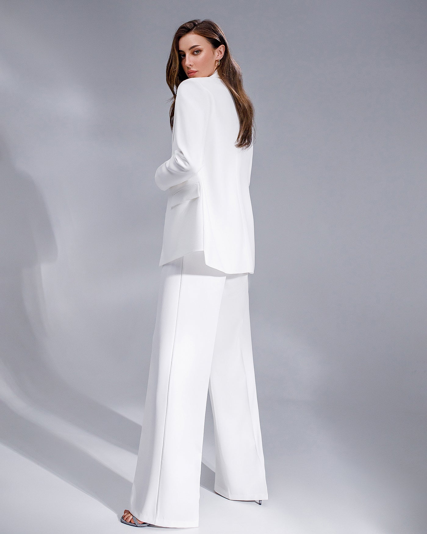 White EXTENDED BACK 2-PIECE SUIT (ARTICLE 409)