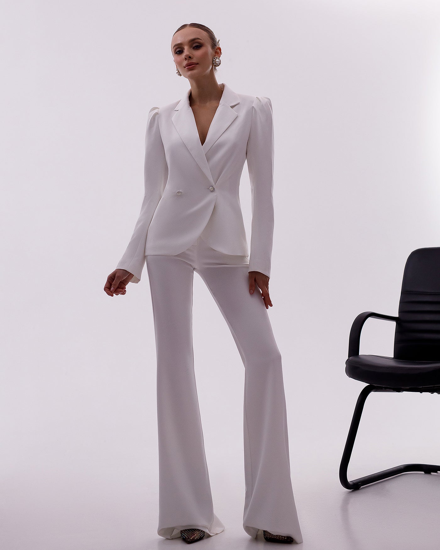 White Double Breasted Suit 2-Piece (article 282)