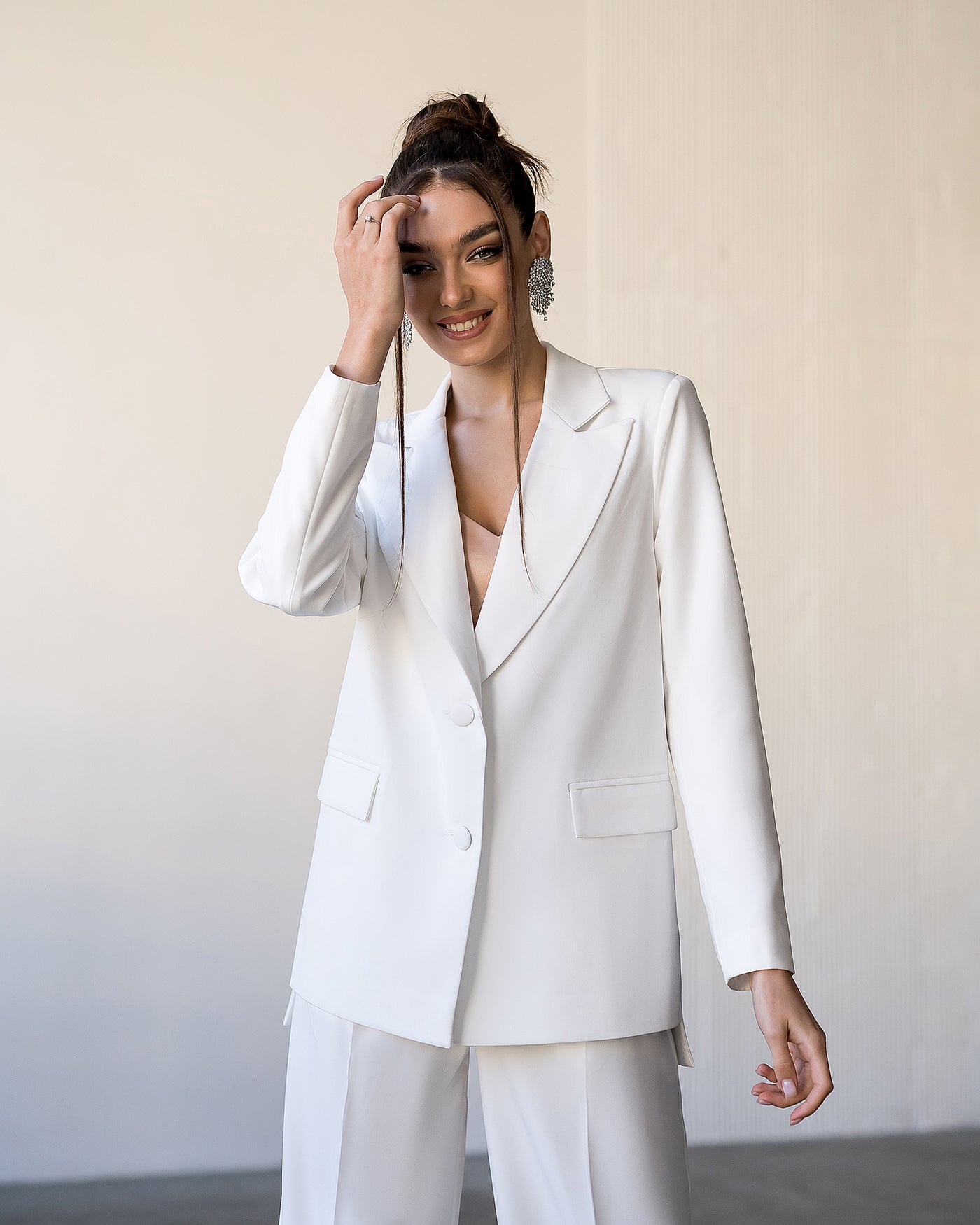 White EXTENDED BACK 2-PIECE SUIT (ARTICLE 409)