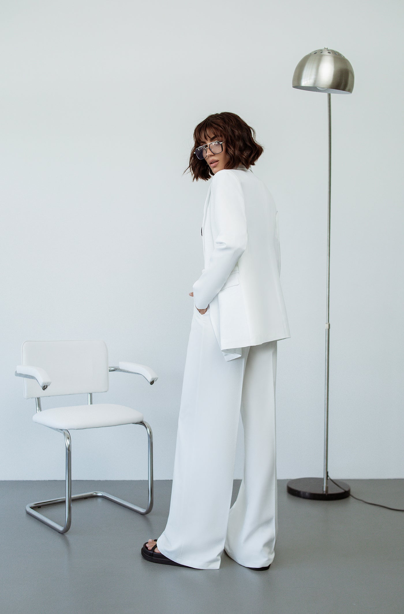 White SINGLE-BREASTED WIDE-LEG SUIT 2-PIECE (ARTICLE C347)
