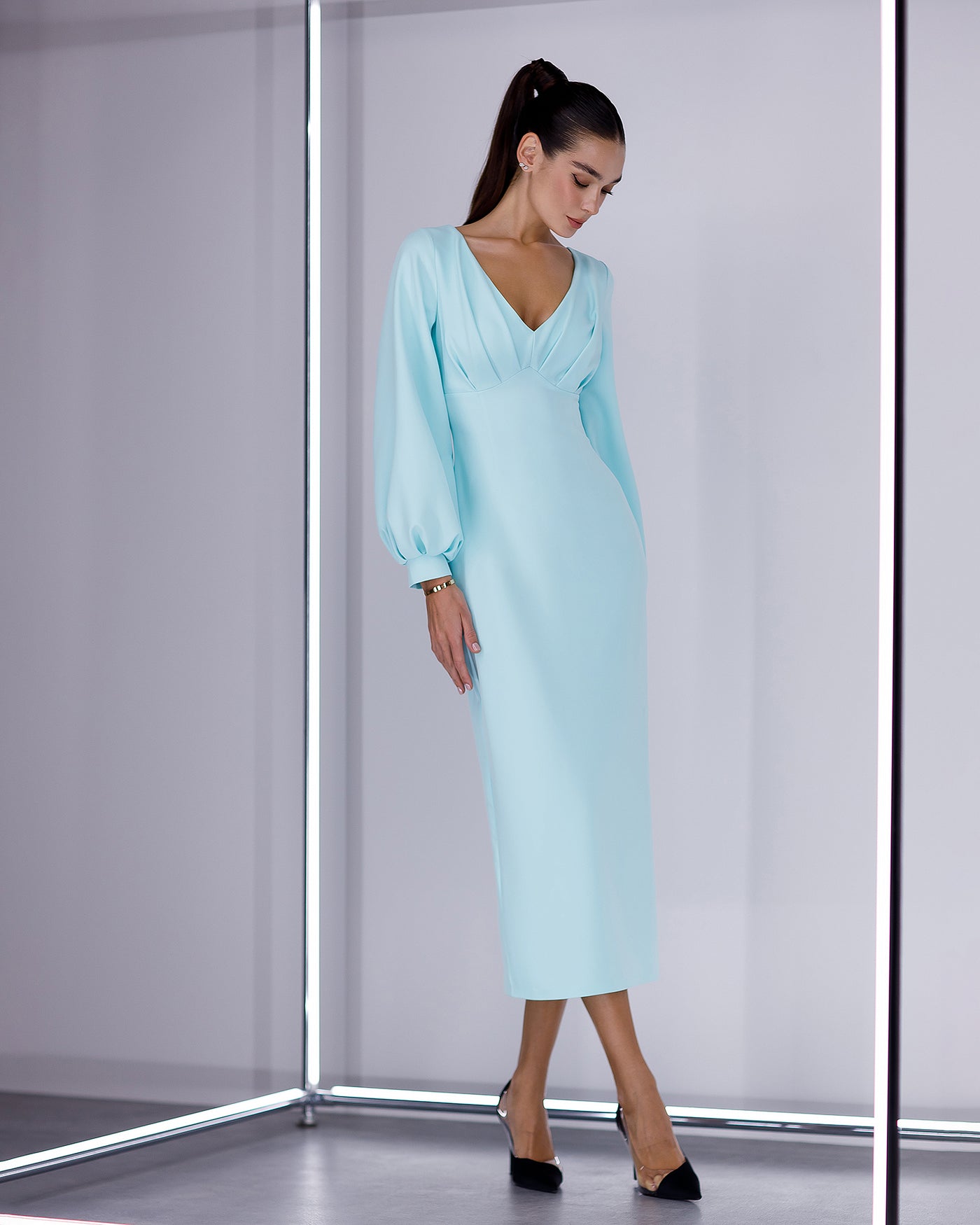 Tiffany V-Neck Puff-Sleeve midi dress (article 377)