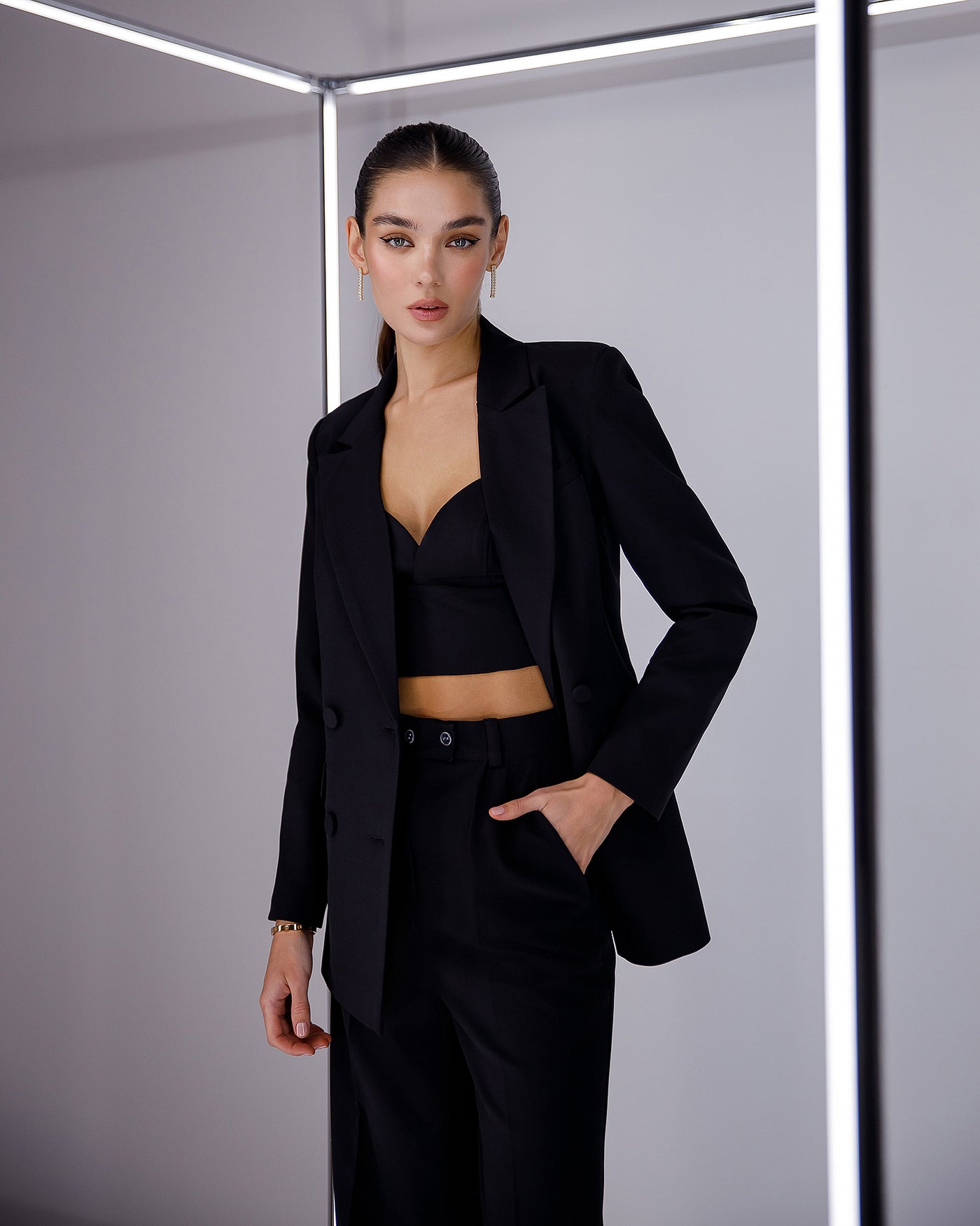 Black DOUBLE BREASTED SUIT 3-PIECE (ARTICLE 300)