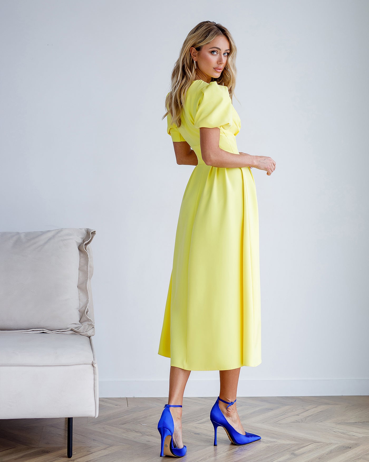 Yellow V-Neck Puff-Sleeve Midi Dress (article 352/1)