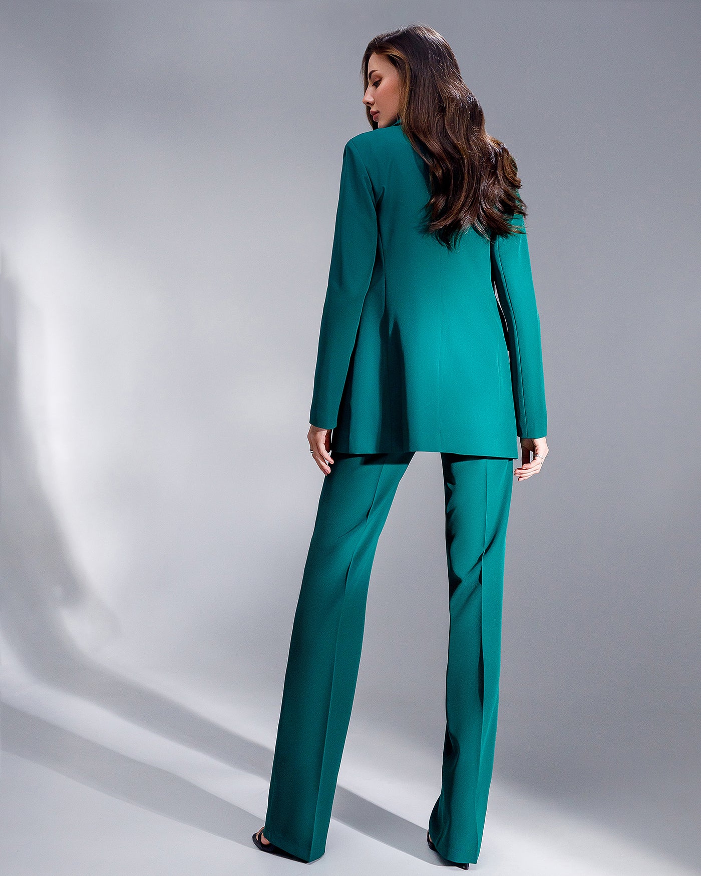 Emerald REGULAR-FIT 3-PIECE SUIT (ARTICLE 402)