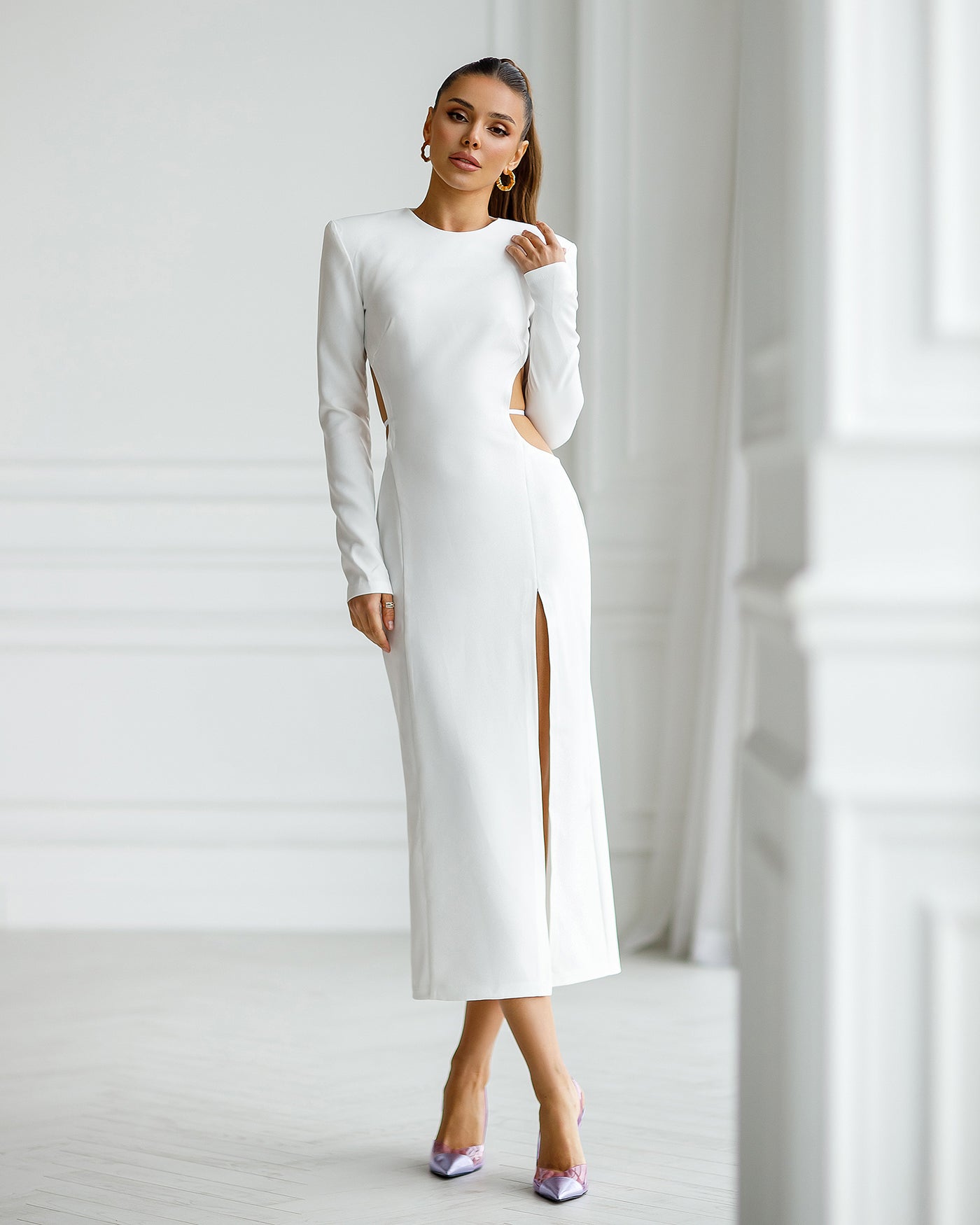 White backless long sleeve midi dress (article 327)