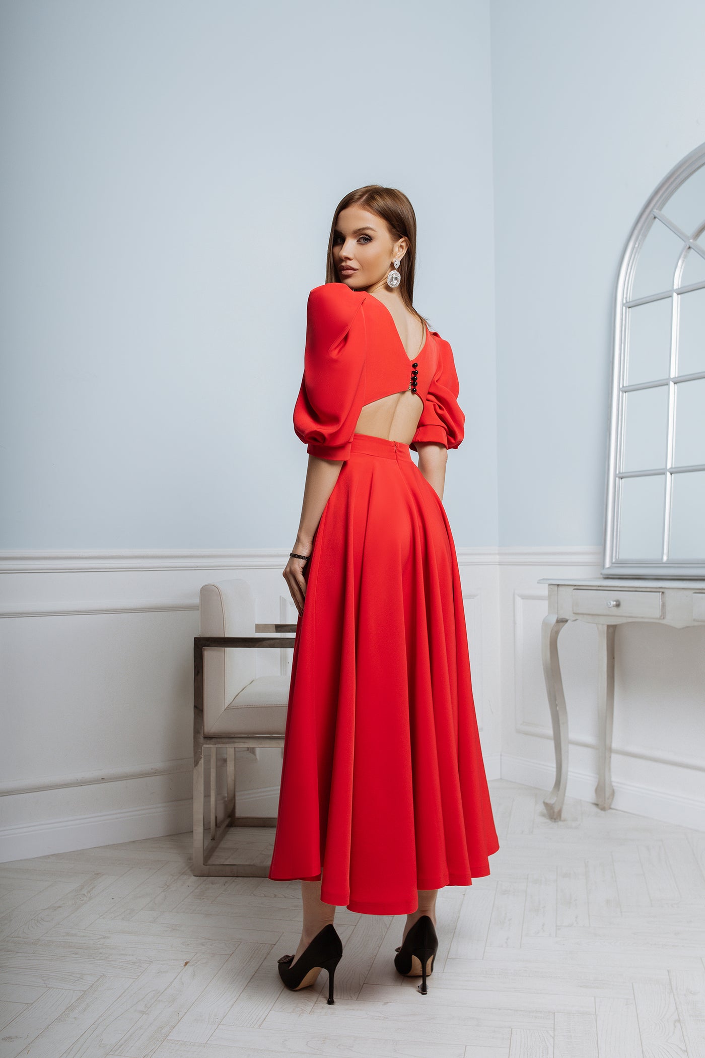 Red BACKLESS PUFF-SLEEVE MIDI DRESS (ARTICLE C383)