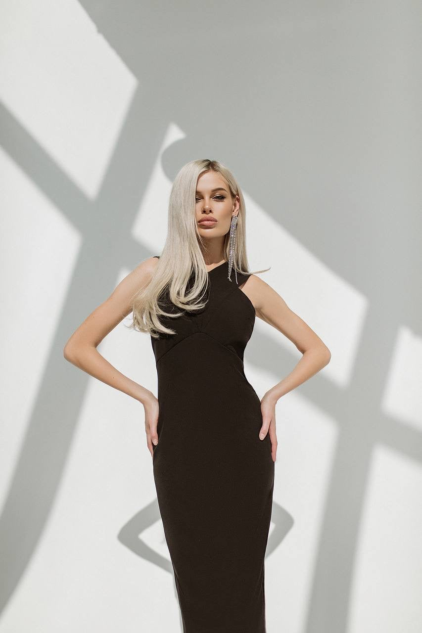 Black Sleeveless Midi Dress (article C330)
