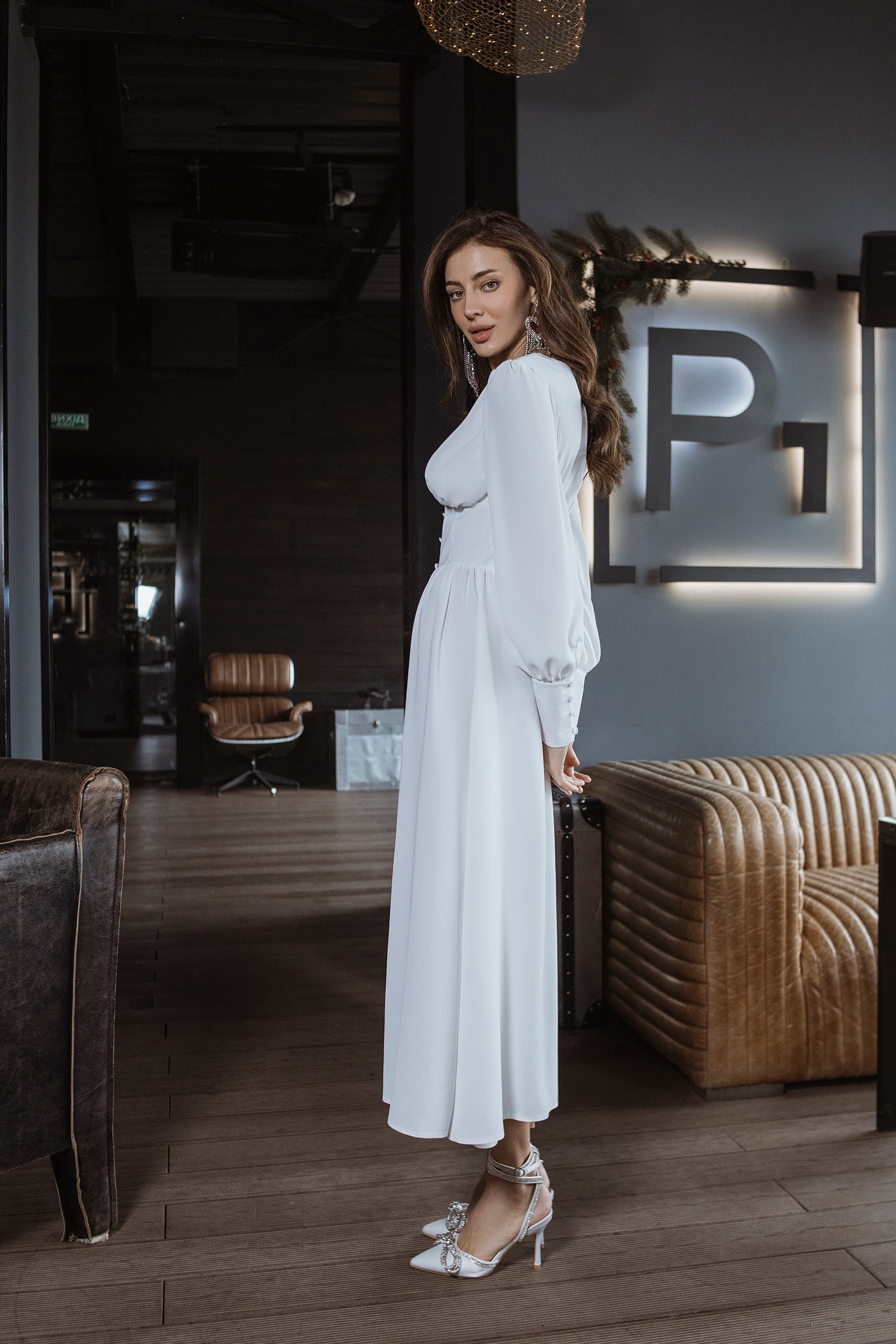 White V-neck Buttoned Puff-Sleeve Midi Dress (article C392)