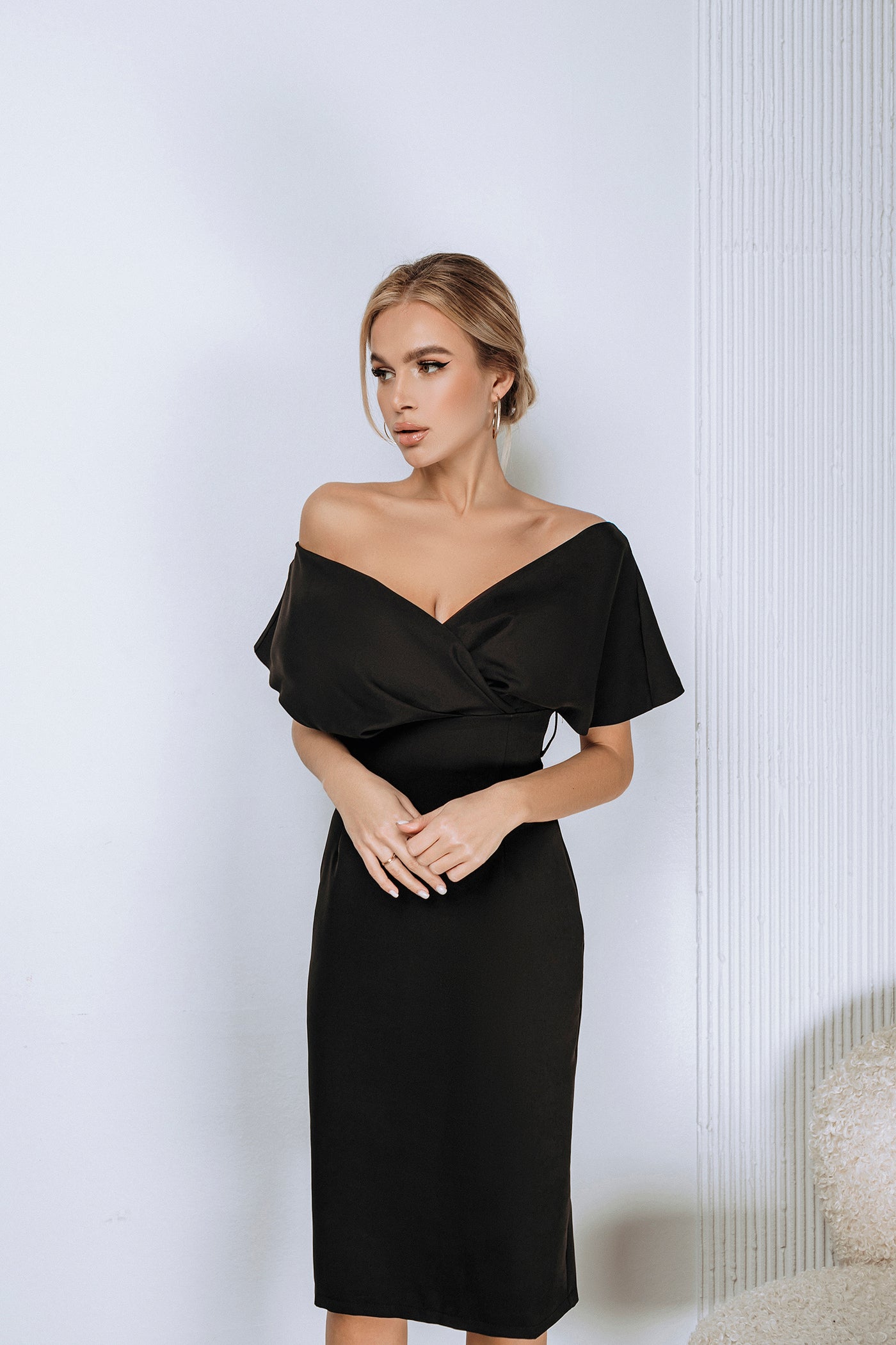 Black Down sleeves Midi Dress (article C345)