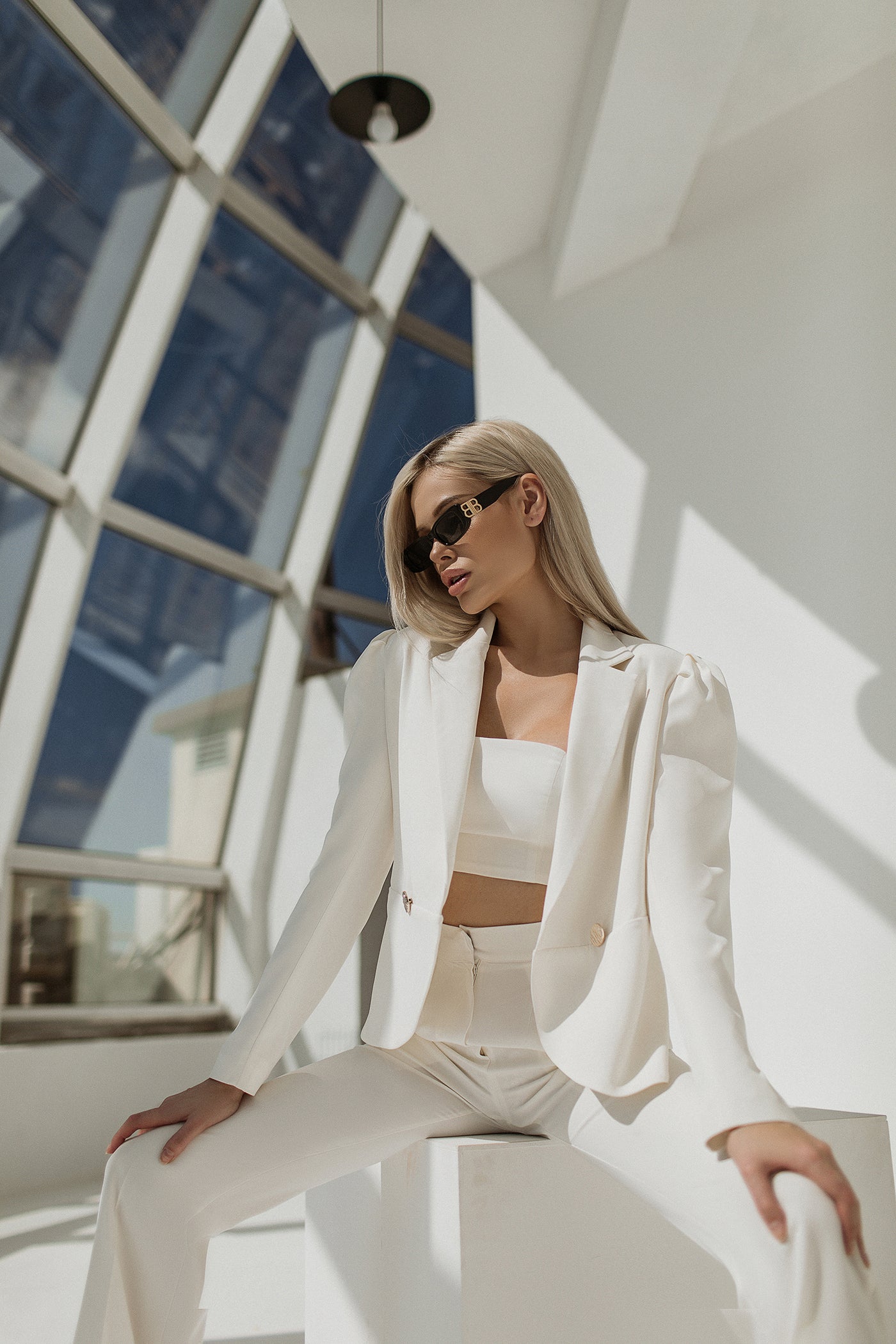 White DOUBLE BREASTED SUIT 2-PIECE (ARTICLE C333)