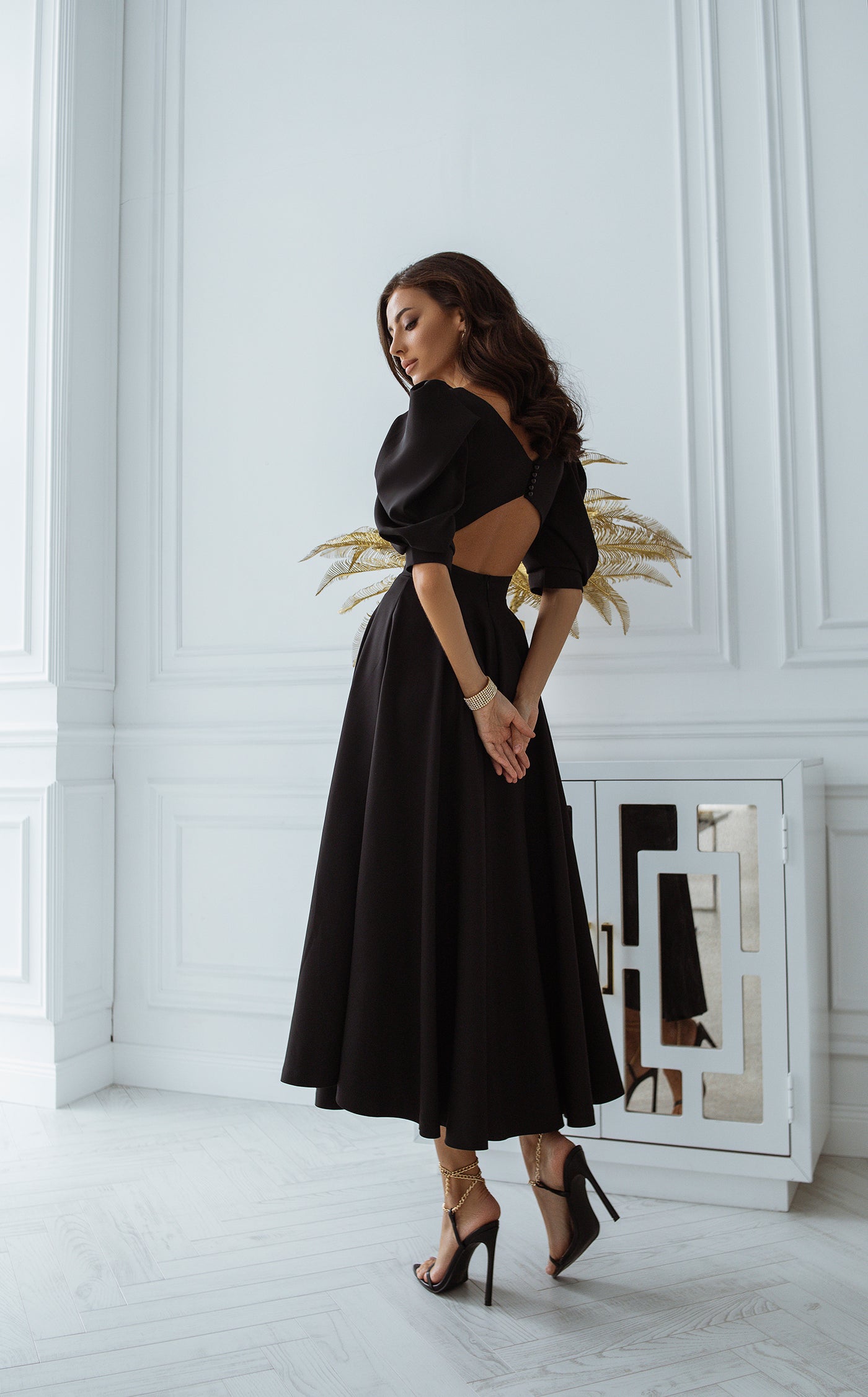 Black Backless Puff-Sleeve Midi Dress (article C383)